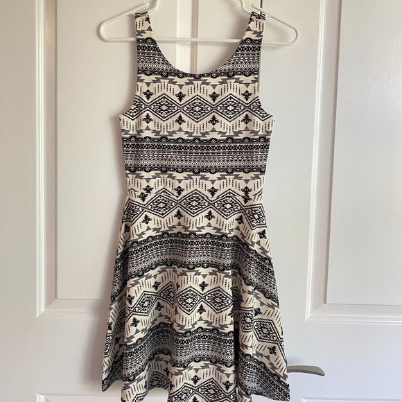 H&M Black and White Geometric summer dress - Picture 1 of 1